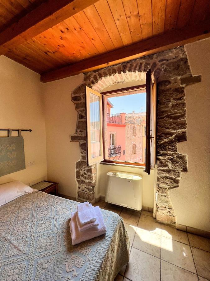 La Vecchia Torre Hotell Bosa Exteriör bild