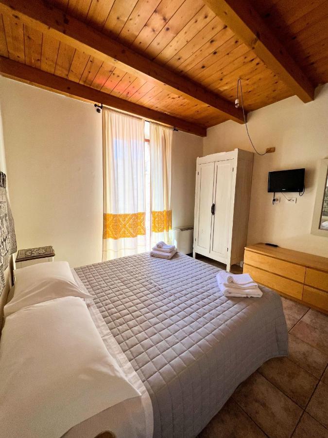 La Vecchia Torre Hotell Bosa Exteriör bild