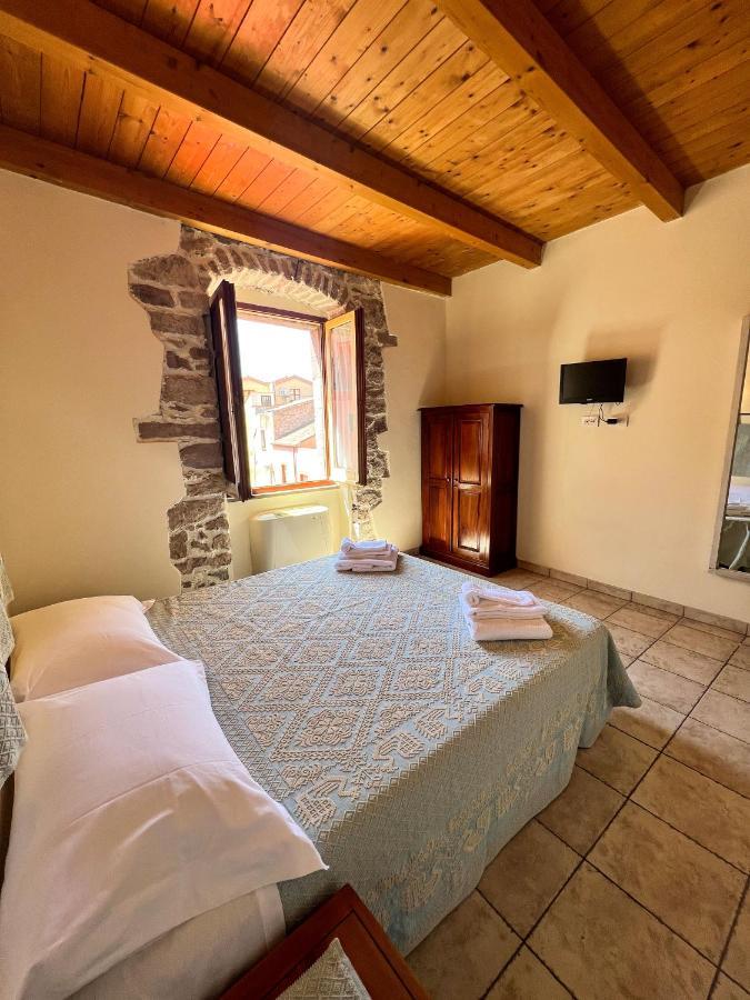 La Vecchia Torre Hotell Bosa Exteriör bild