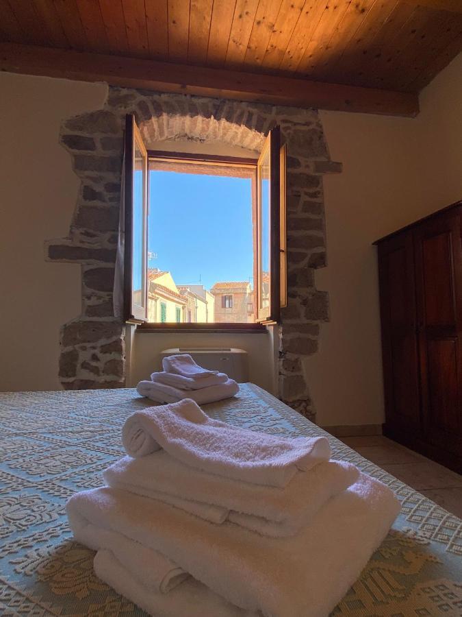 La Vecchia Torre Hotell Bosa Exteriör bild