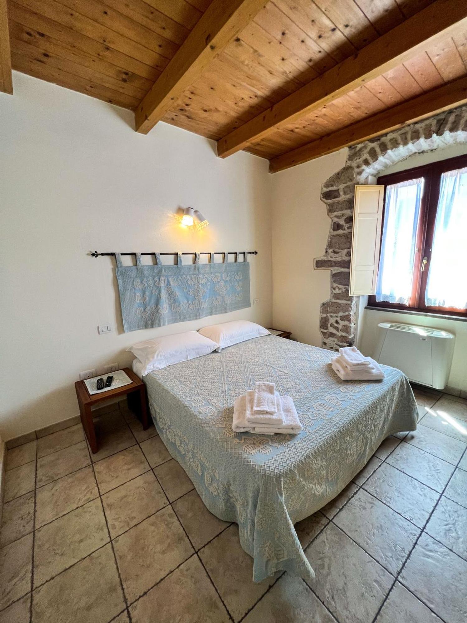 La Vecchia Torre Hotell Bosa Exteriör bild