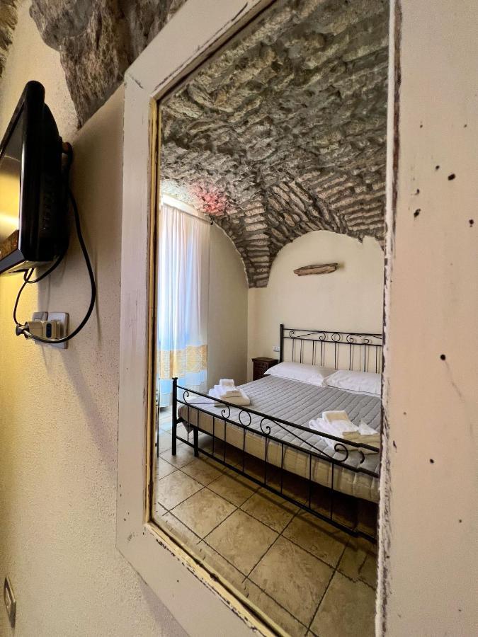 La Vecchia Torre Hotell Bosa Exteriör bild
