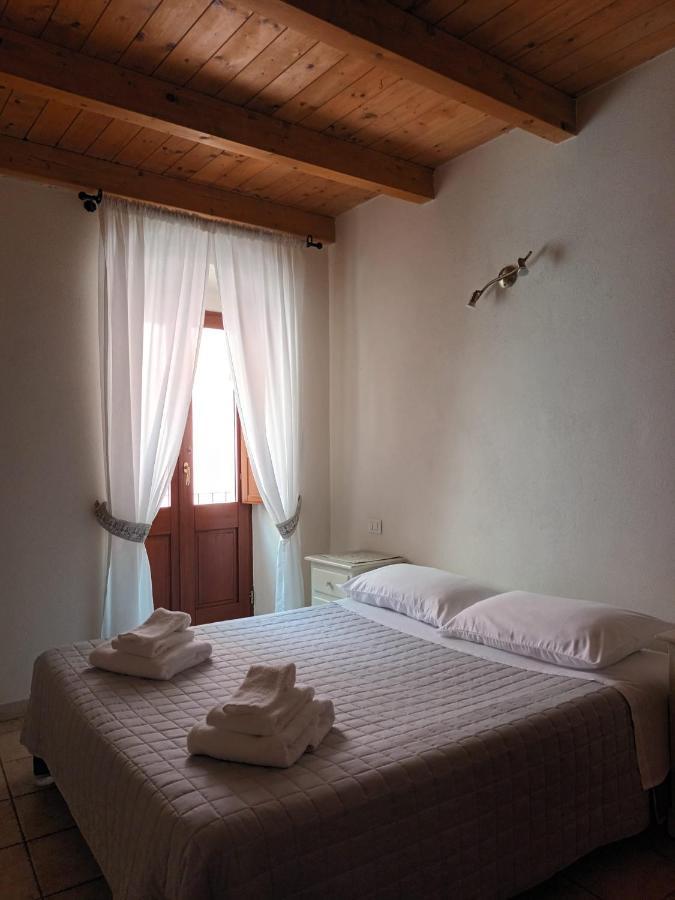 La Vecchia Torre Hotell Bosa Exteriör bild