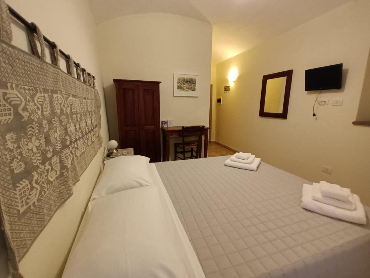 La Vecchia Torre Hotell Bosa Exteriör bild
