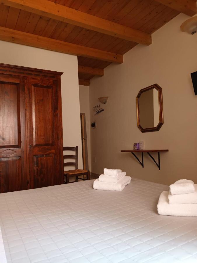 La Vecchia Torre Hotell Bosa Exteriör bild